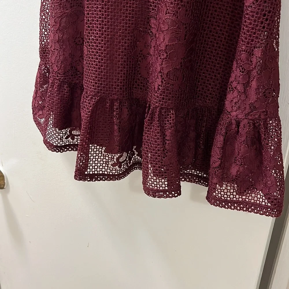 Floral Lace Dress. - Picture 4 of 10